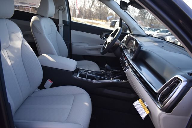 New 2026 Kia Sorento S w/ S Panoramic Sunroof Package FWD image 13
