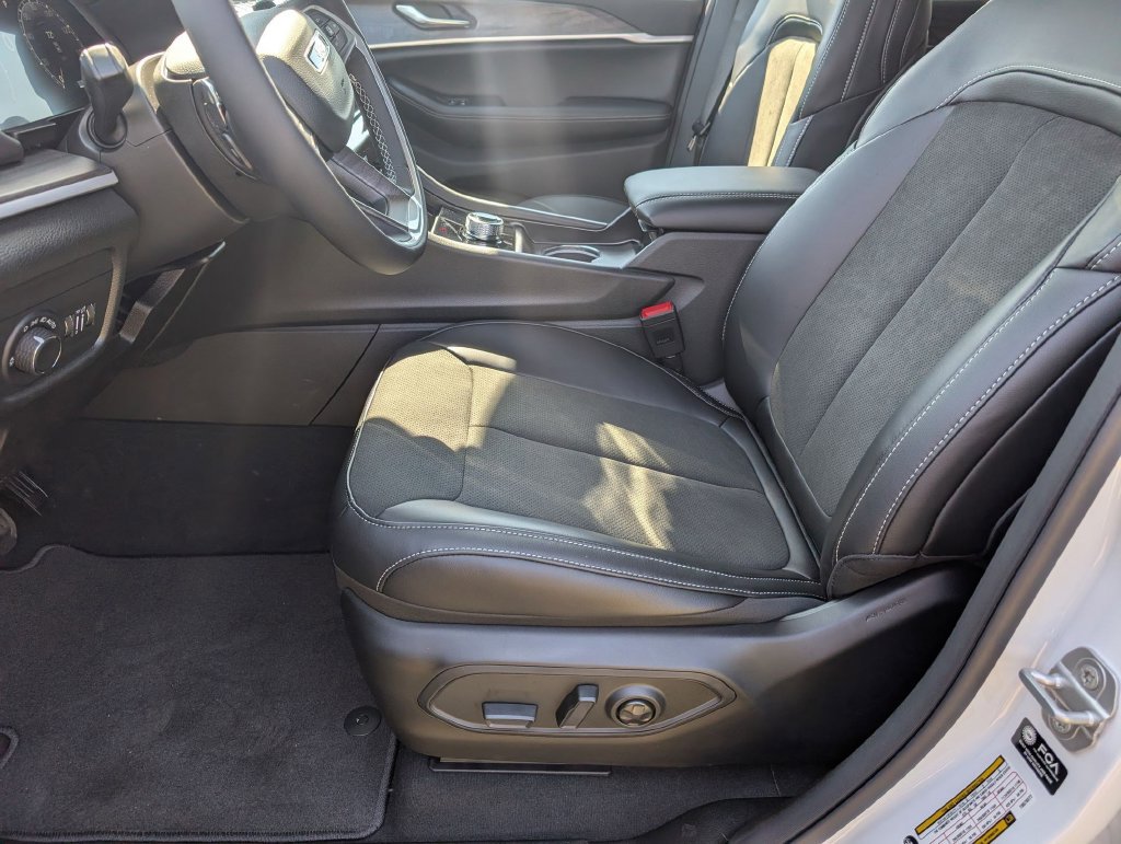 New 2026 Jeep Grand Cherokee Altitude RWD image 11