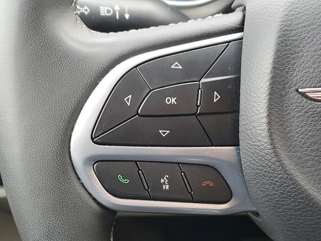 Used 2024 Chrysler Pacifica Touring-L image 11