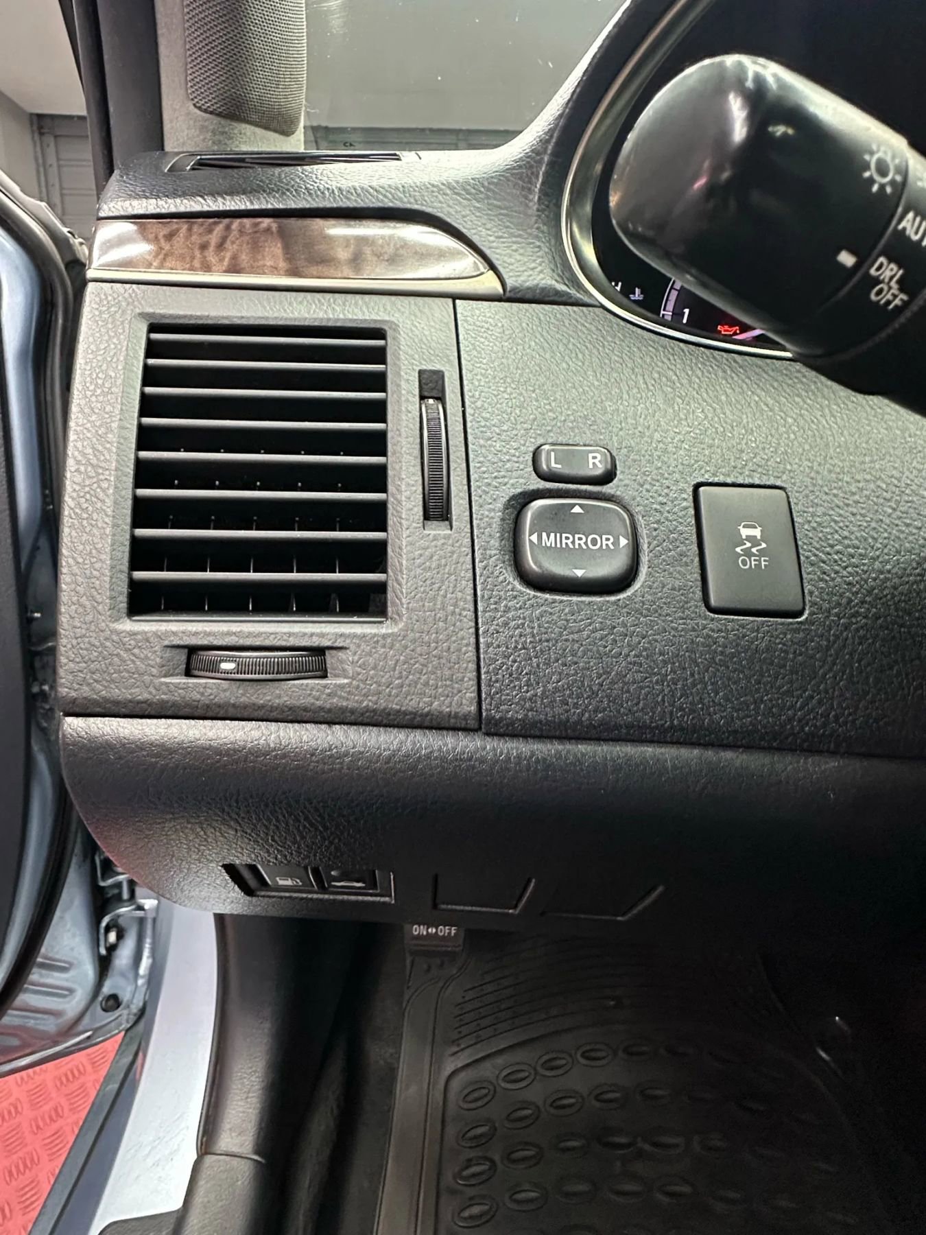 Used 2012 Toyota Avalon Limited image 12