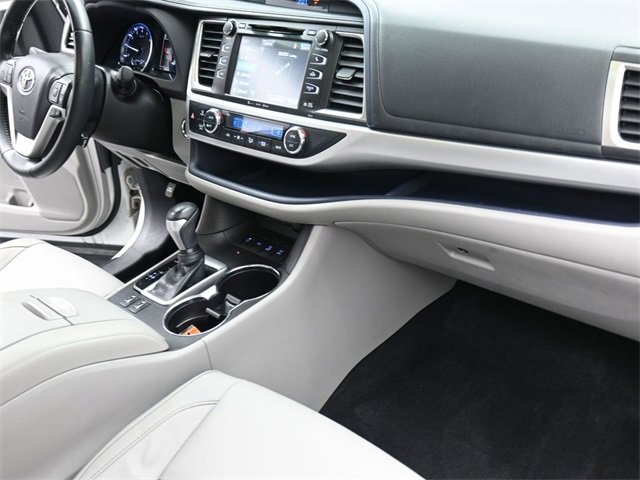 Used 2018 Toyota Highlander XLE image 28
