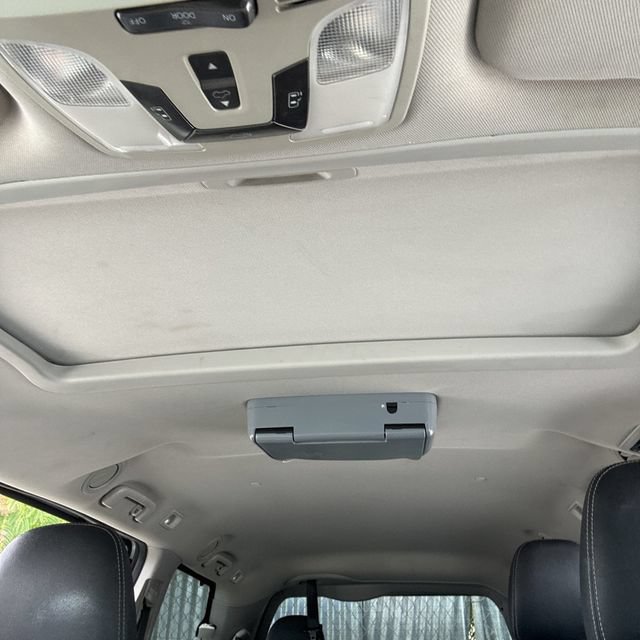 Used 2016 Toyota Sienna SE FWD image 4