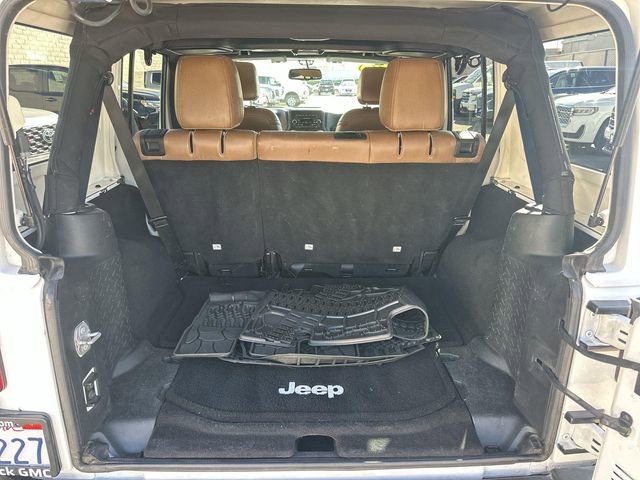 Used 2016 Jeep Wrangler Unlimited Rubicon w/ Connectivity Group image 21