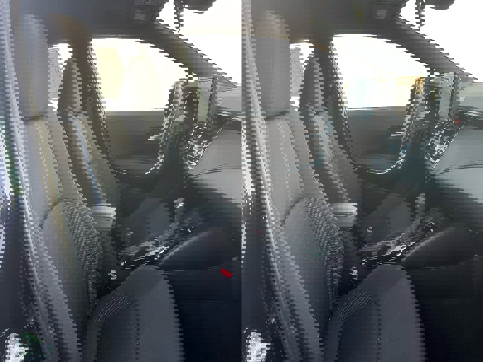 Used 2022 Toyota Corolla SE w/ Carpet Mat Package (TMS) image 15