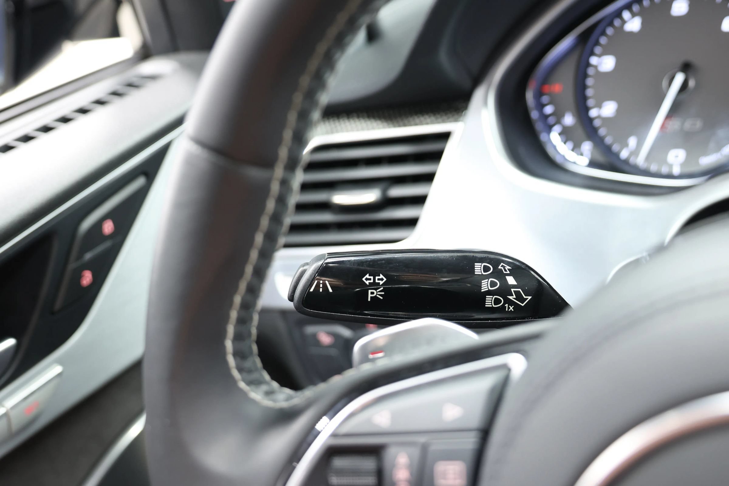 Used 2016 Audi S8 Plus AWD/4WD image 32