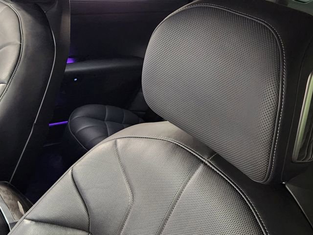 Used 2025 BMW 740i RWD image 15