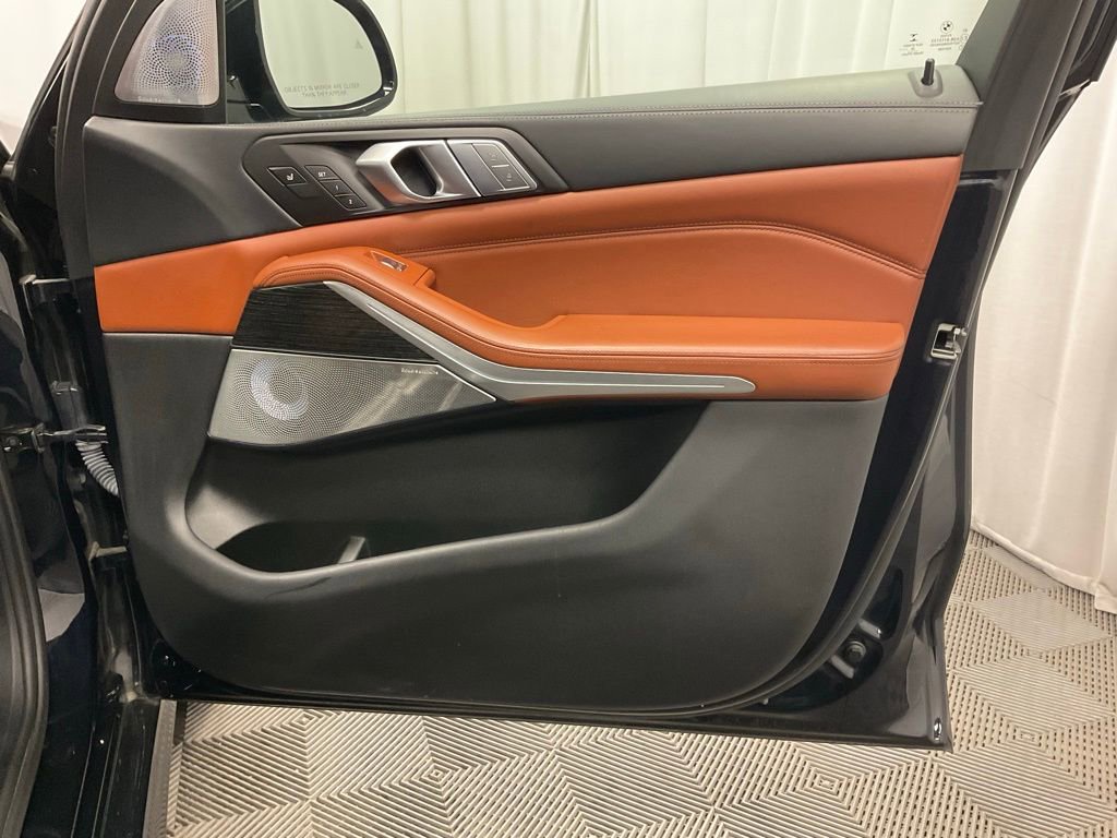 Used 2021 BMW X7 M50i image 31