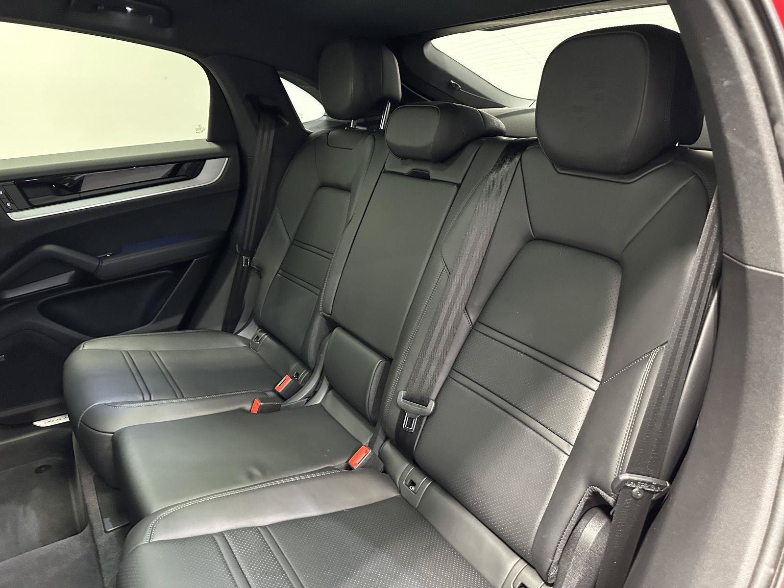 Certified 2026 Porsche Cayenne Coupe AWD/4WD image 36