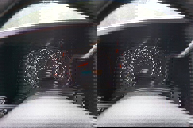 Used 2010 Chevrolet Express 1500 image 25