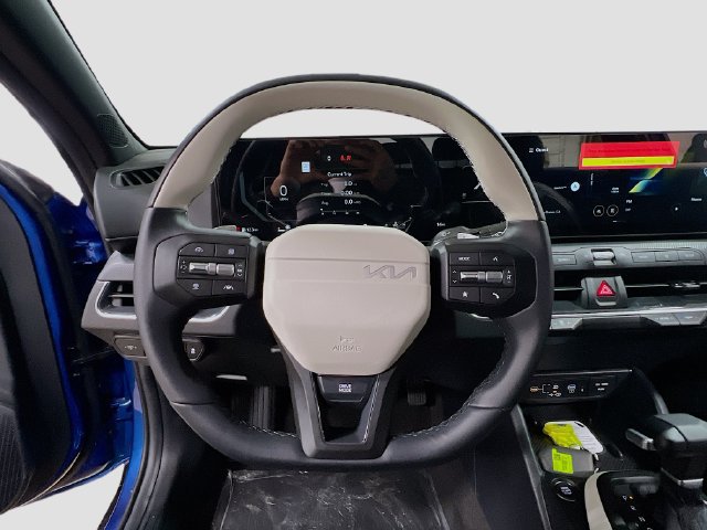 New 2025 Kia K4 EX w/ GT-Line Sunroof Package FWD image 11