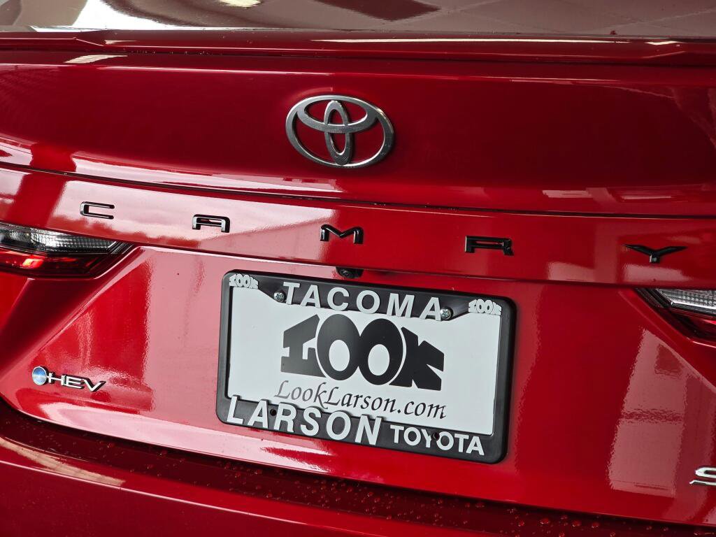 Used 2025 Toyota Camry SE image 14