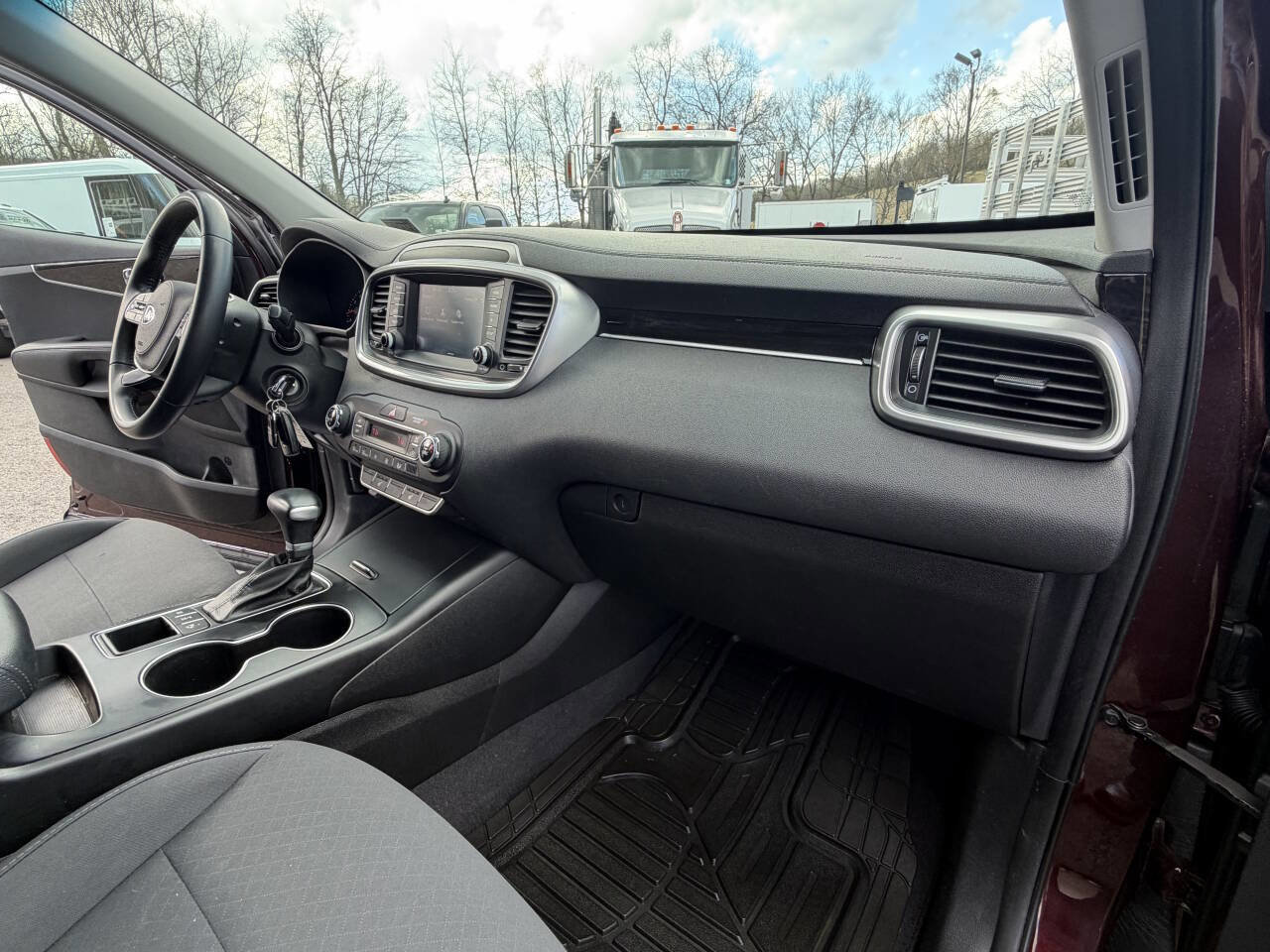 Used 2019 Kia Sorento S image 23
