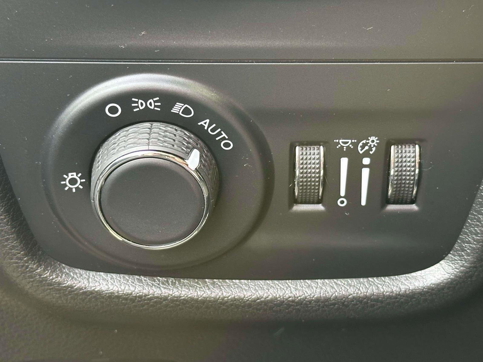 Used 2023 Jeep Grand Cherokee L Laredo image 18