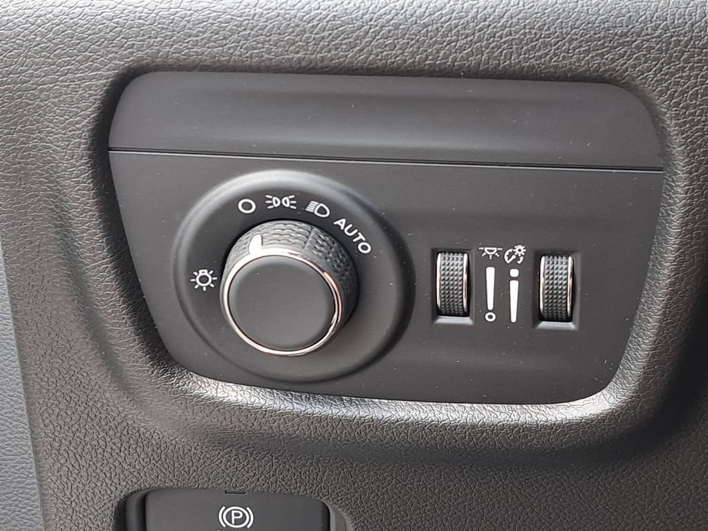 Certified 2024 Jeep Grand Cherokee Altitude AWD/4WD image 24