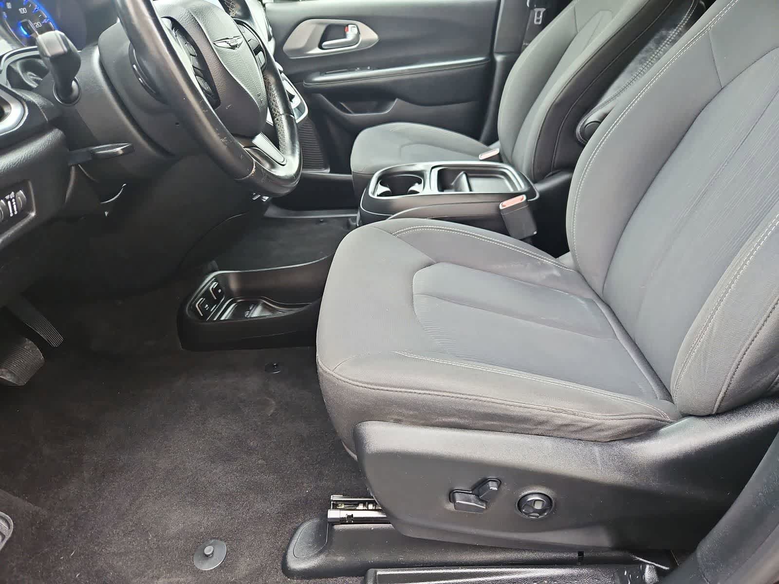 Used 2018 Chrysler Pacifica Touring Plus w/ S Appearance Package FWD image 16
