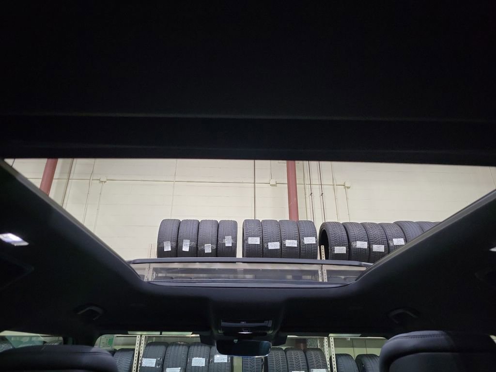 Used 2023 Land Rover Defender 110 75th Limited Edition image 27