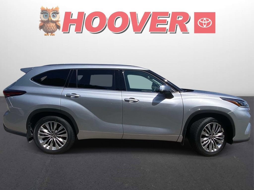 Used 2025 Toyota Highlander Platinum AWD/4WD image 6