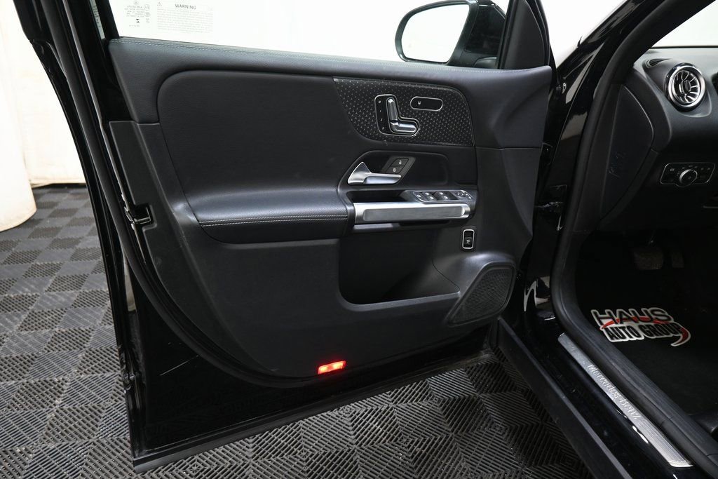 Used 2024 Mercedes-Benz GLB 250 4MATIC image 24