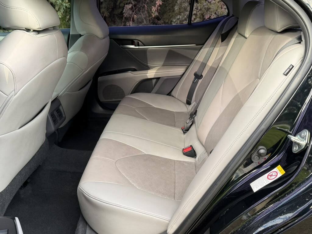 Used 2018 Toyota Camry XSE FWD image 9