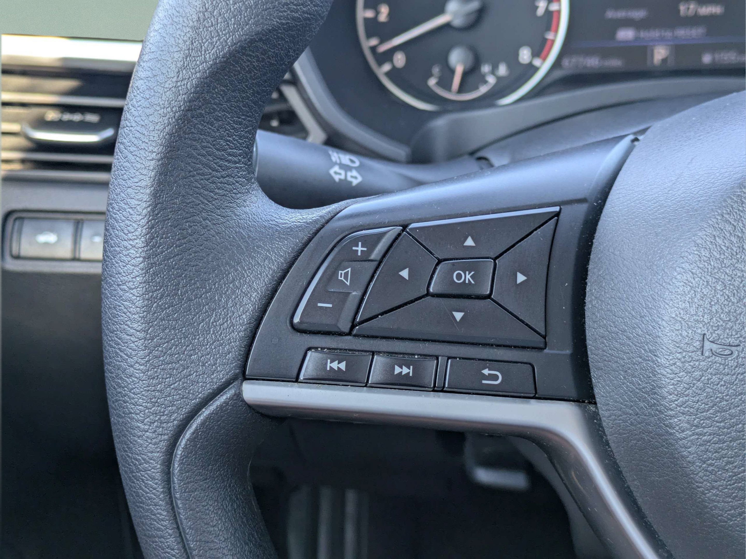 Used 2025 Nissan Altima 2.5 SV AWD/4WD image 26