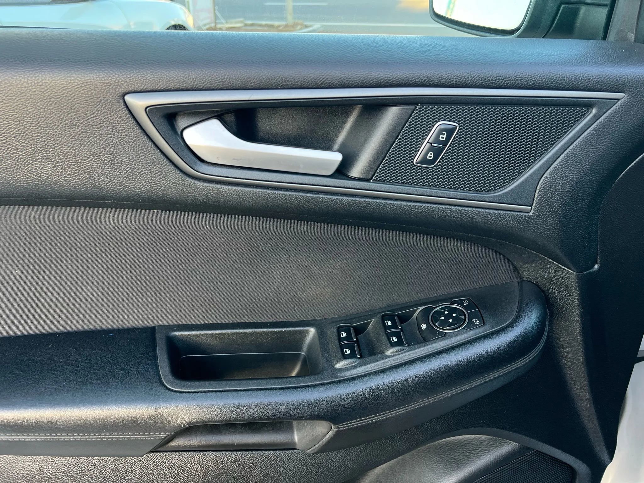 Used 2017 Ford Edge SE FWD image 16