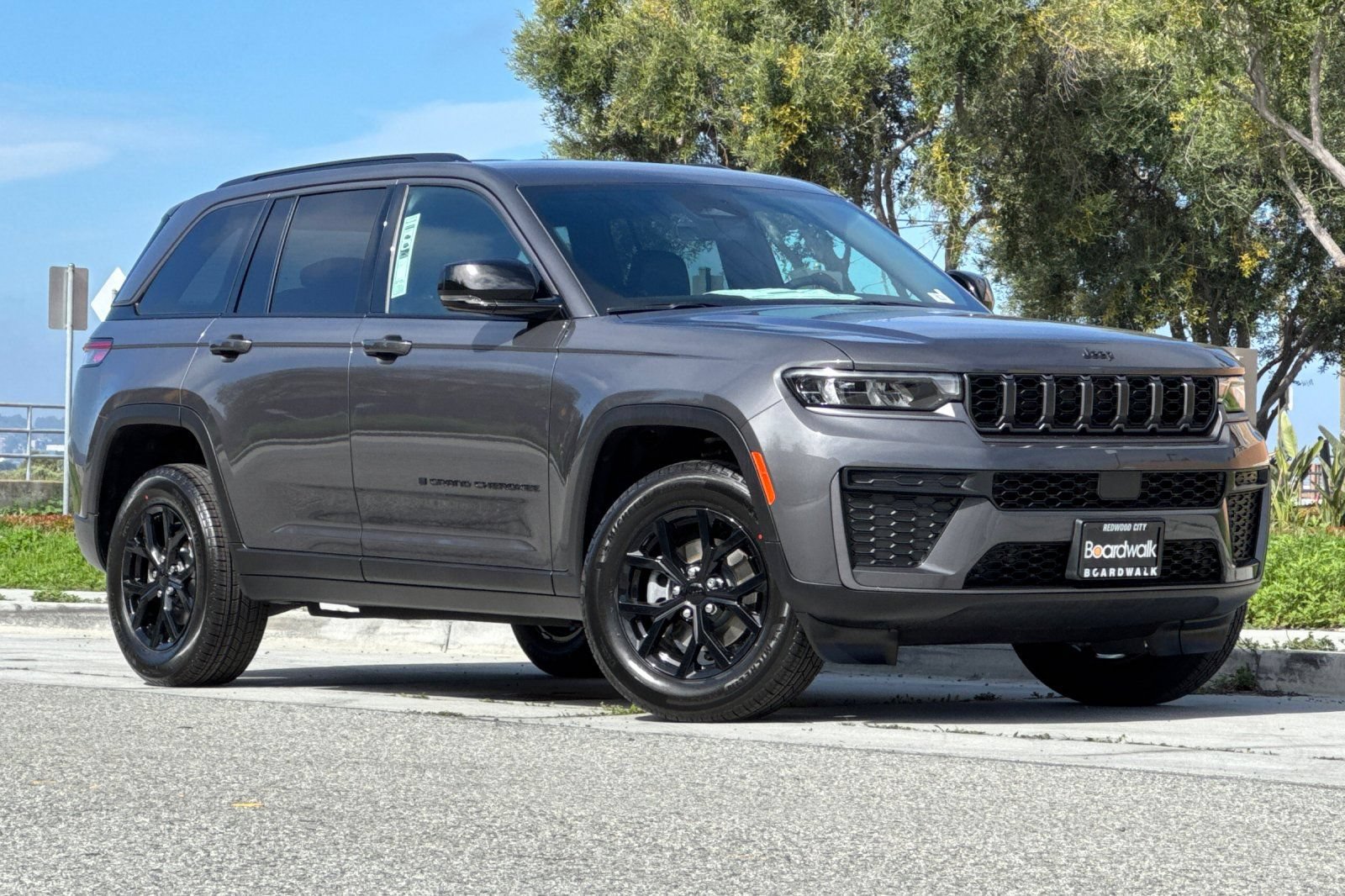 New 2026 Jeep Grand Cherokee Altitude AWD/4WD image 2