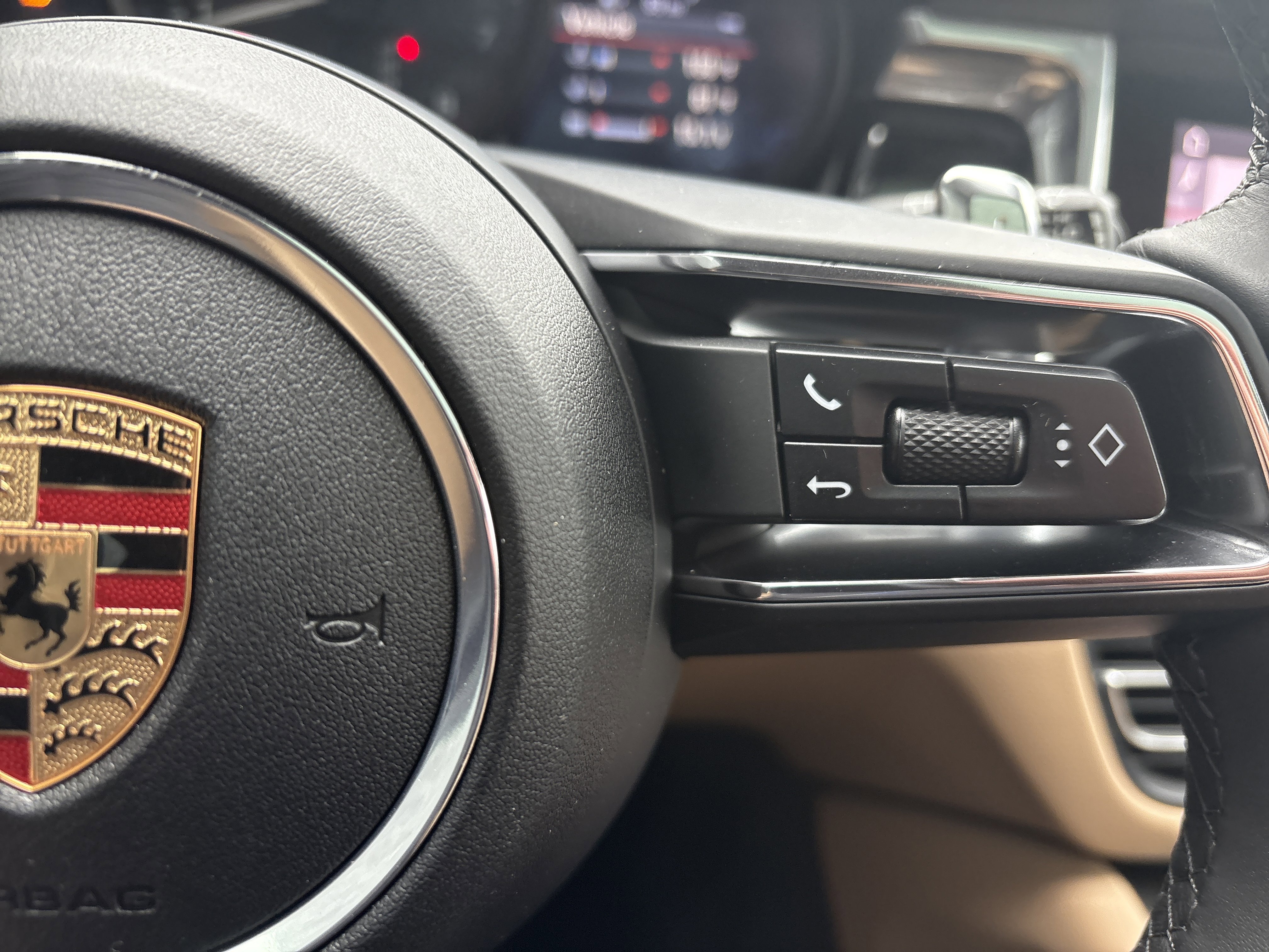 Certified 2025 Porsche Macan image 19