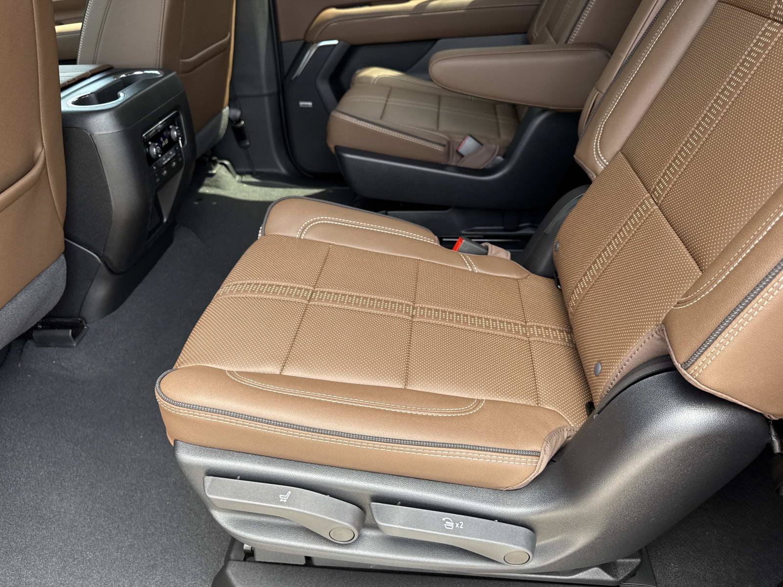 New 2026 Chevrolet Suburban High Country AWD/4WD image 10