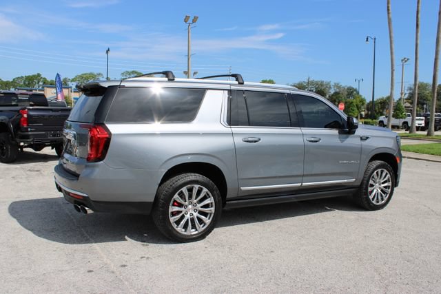 Used 2021 GMC Yukon XL Denali w/ Denali Premium Package AWD/4WD image 11