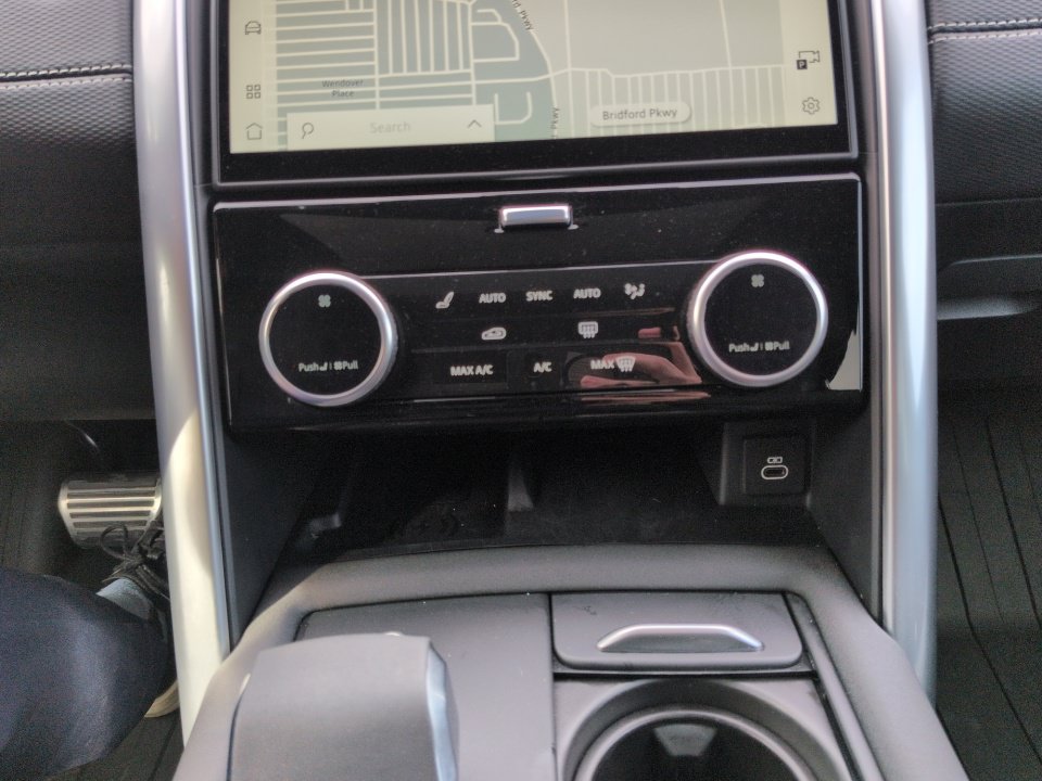 Certified 2025 Land Rover Discovery Dynamic SE AWD/4WD image 17