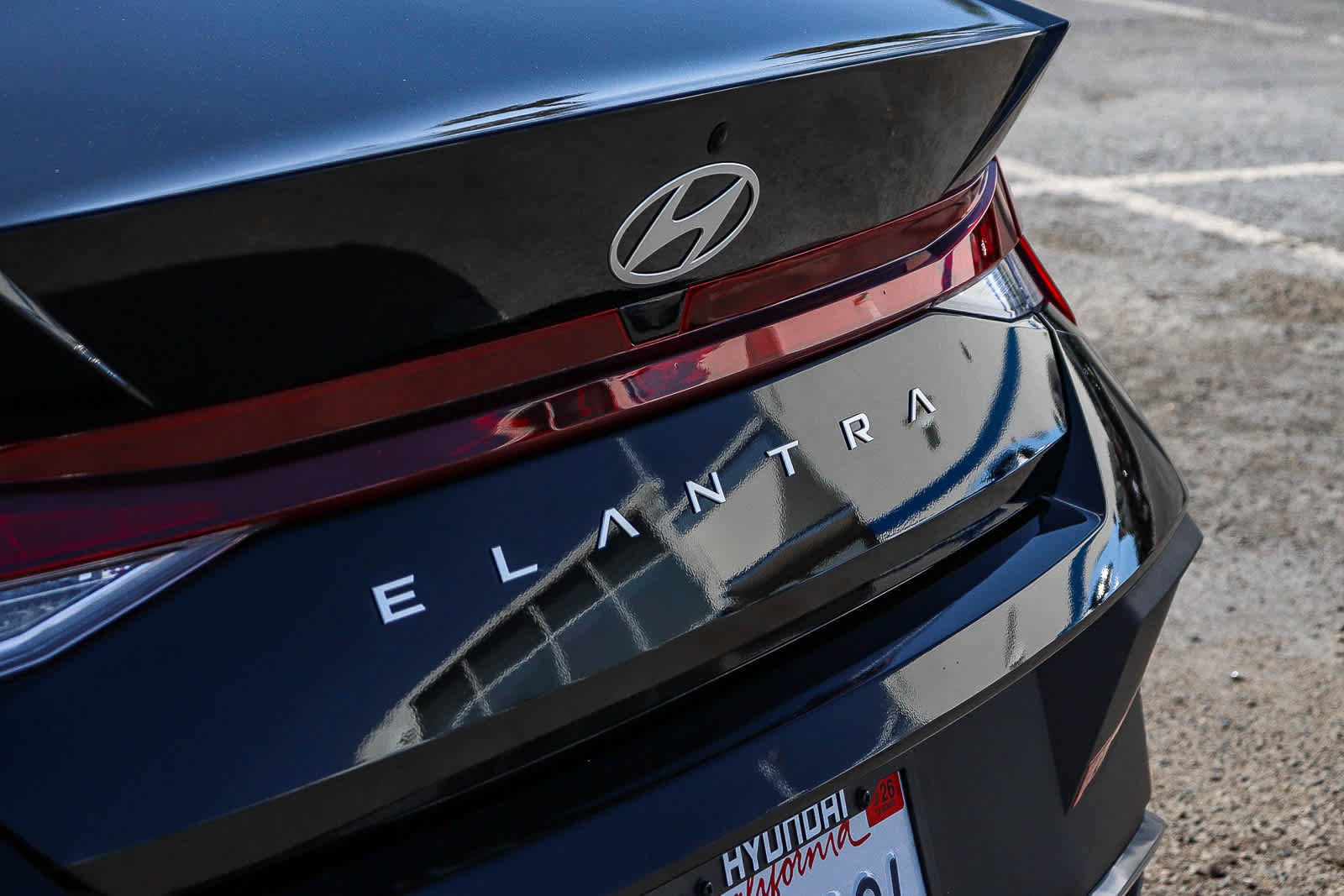 Used 2025 Hyundai Elantra SE w/ Cargo Package image 10