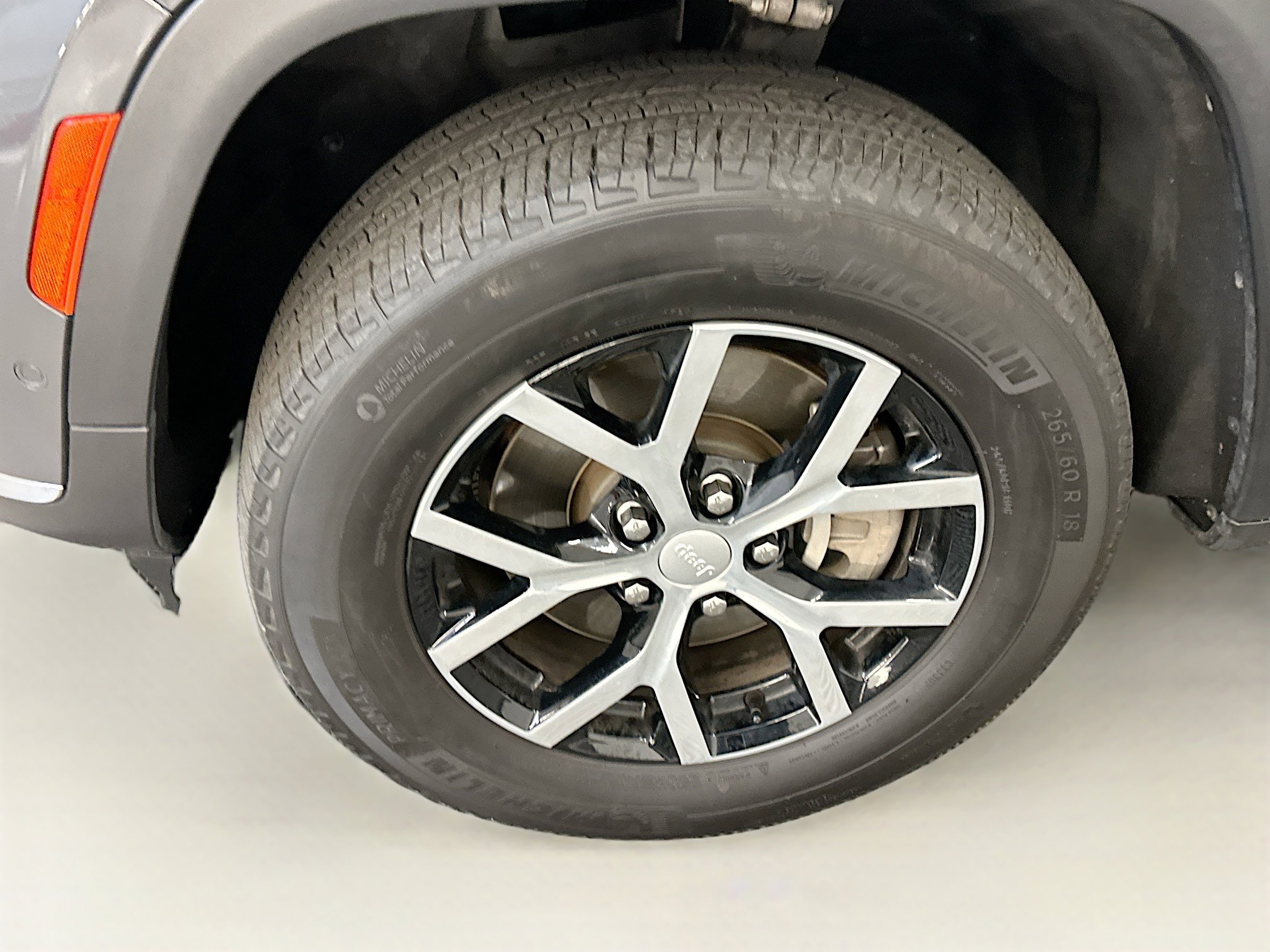 Used 2024 Jeep Grand Cherokee L Limited w/ Luxury Tech Group II image 11