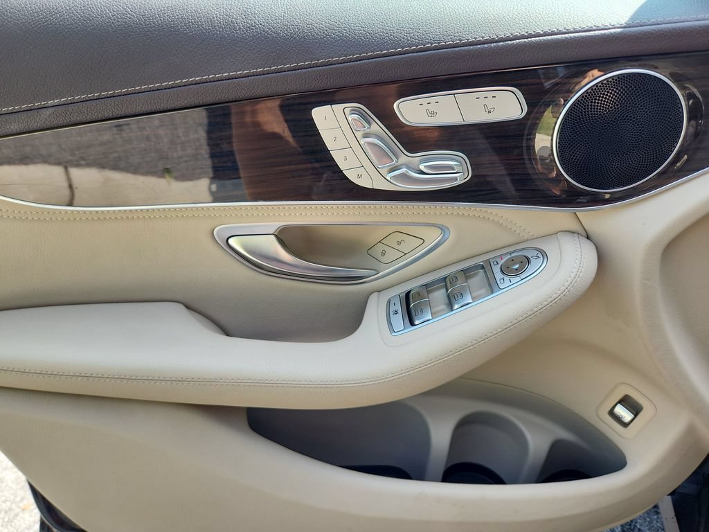 Used 2017 Mercedes-Benz GLC 300 4MATIC image 25