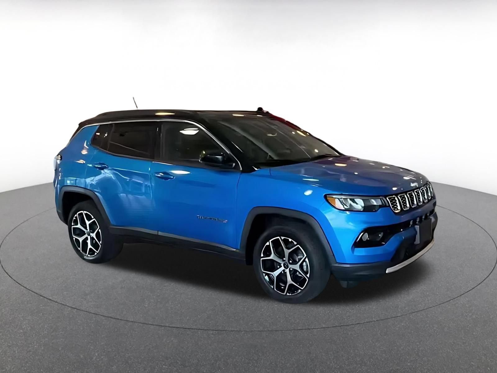 Used 2025 Jeep Compass Limited AWD/4WD image 2
