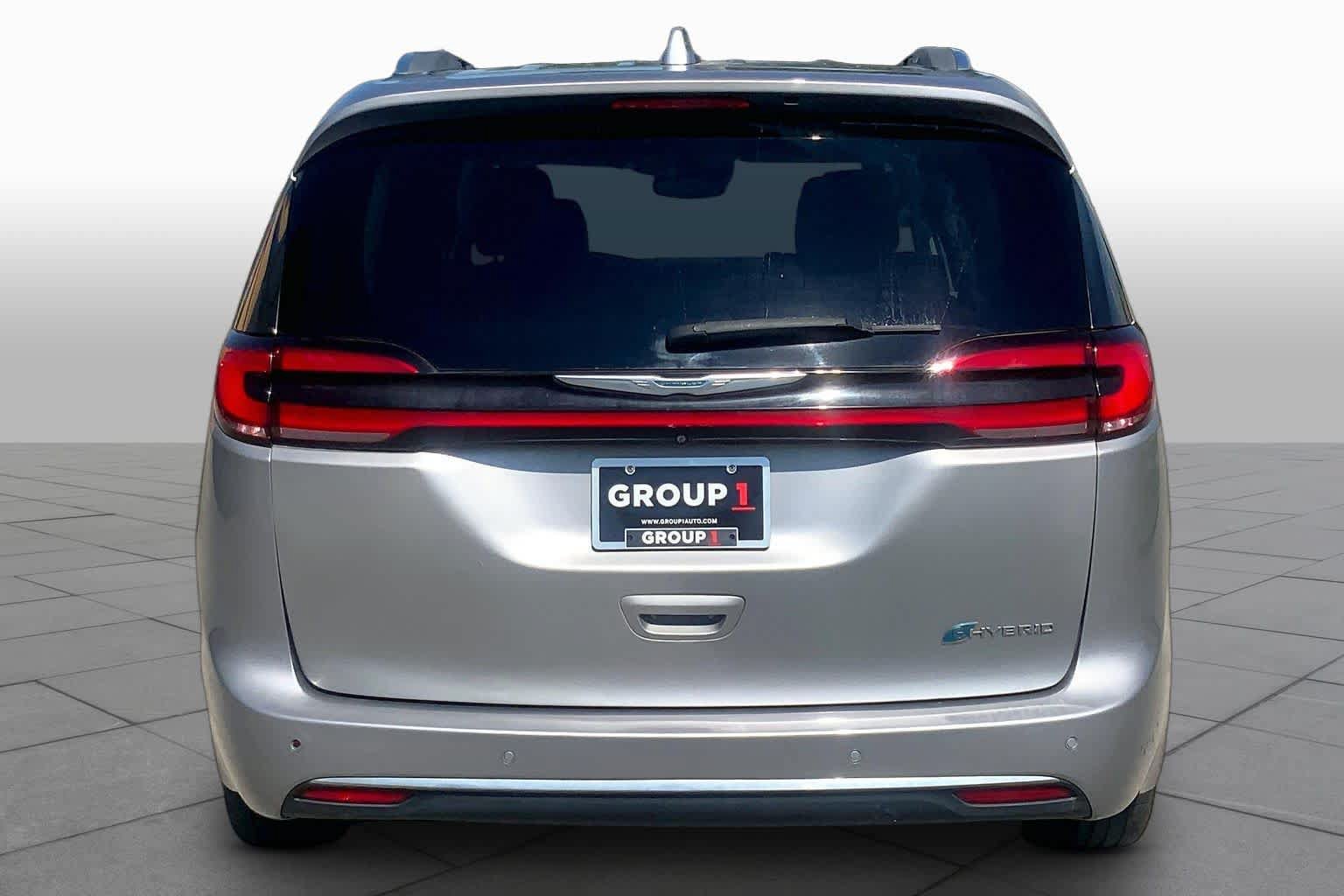 Used 2021 Chrysler Pacifica Touring-L FWD image 5