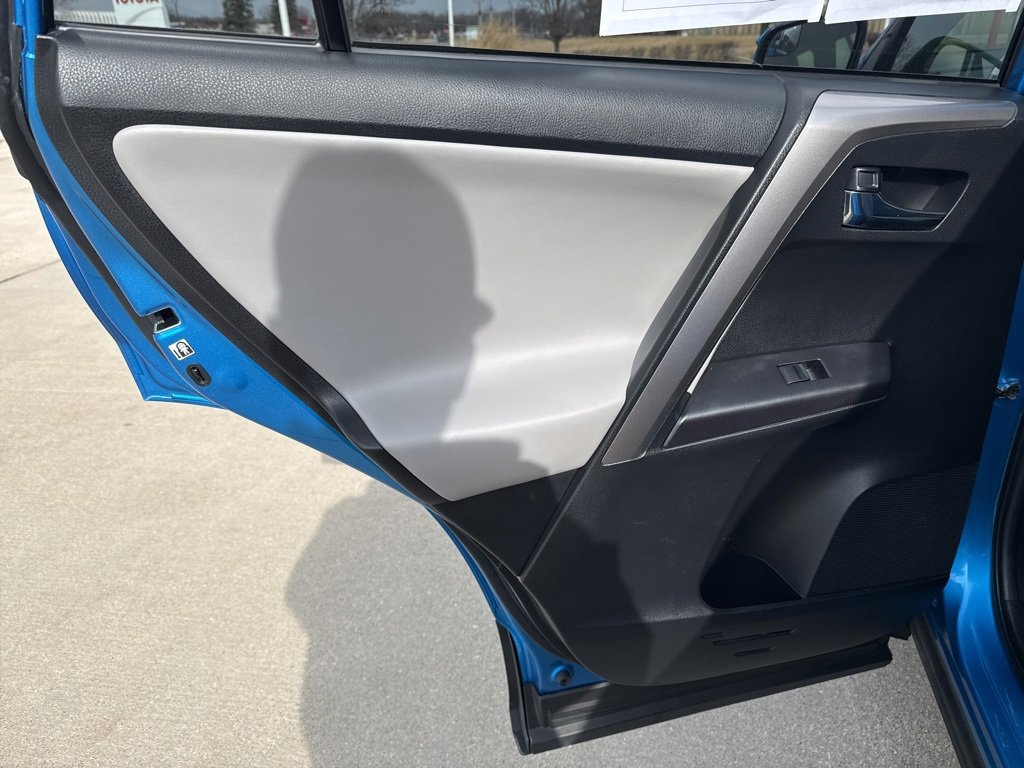 Used 2018 Toyota RAV4 XLE image 17