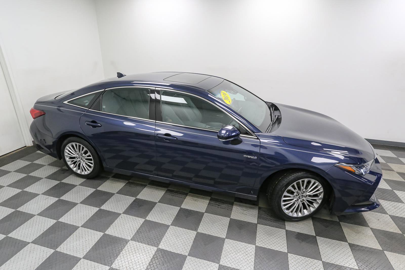 Used 2019 Toyota Avalon Limited w/ Advanced Safety Package FWD image 5