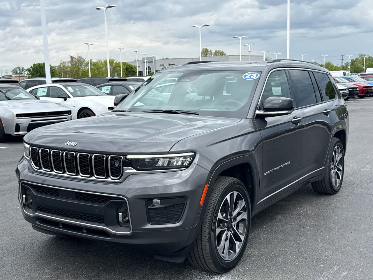 Used 2023 Jeep Grand Cherokee L Overland w/ Advanced Protech Group III AWD/4WD image 7