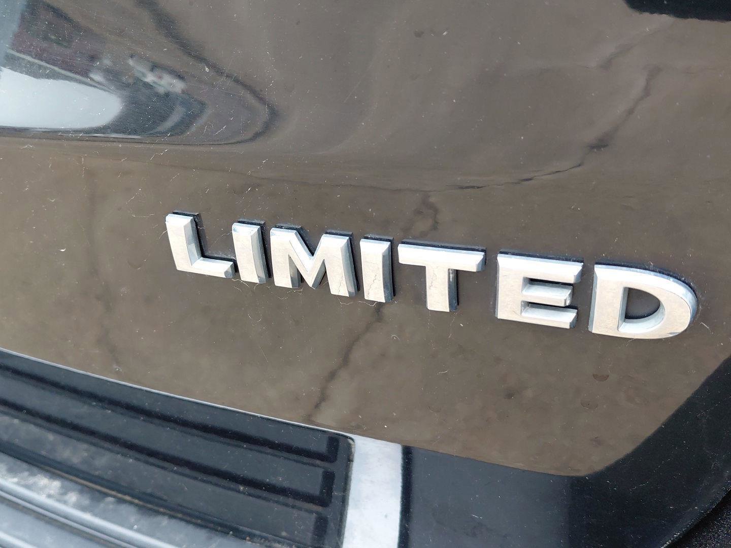 Used 2015 Jeep Grand Cherokee Limited w/ Luxury Group II image 18