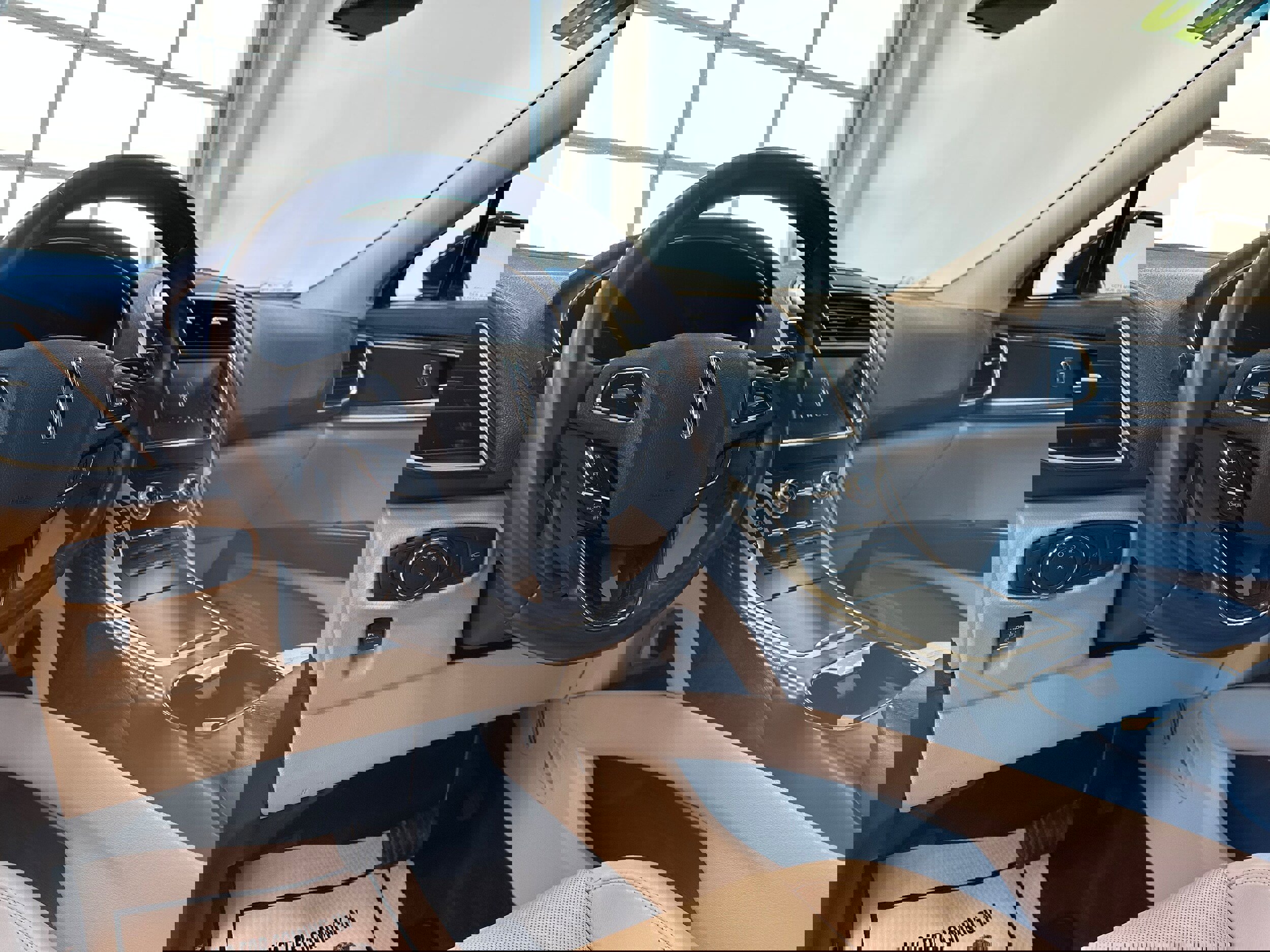 Used 2016 Lincoln MKX Reserve w/ Driver Assistance Package image 10