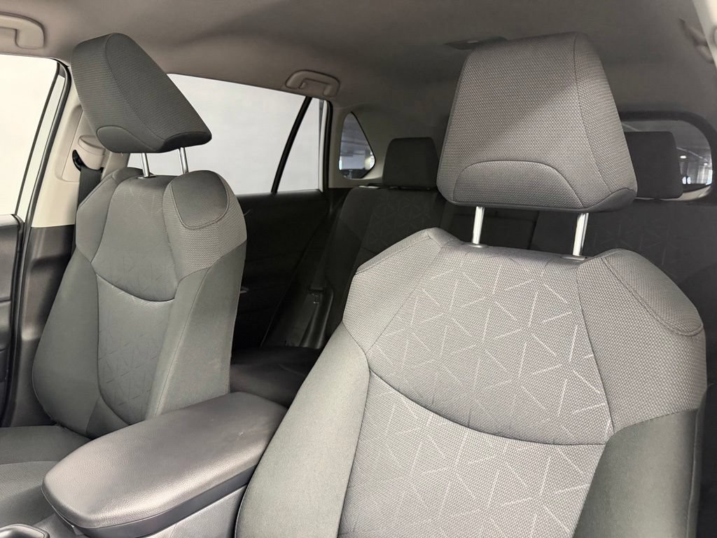 Used 2025 Toyota RAV4 XLE FWD image 24