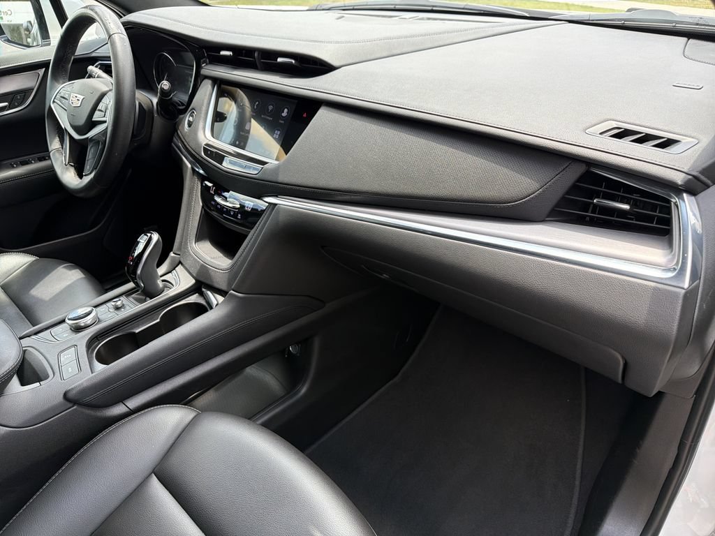Certified 2022 Cadillac XT5 Luxury FWD image 11
