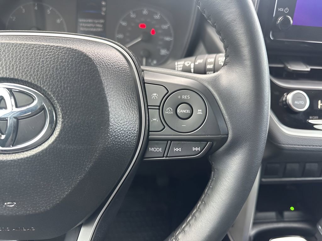 Used 2025 Toyota Corolla Cross LE image 14