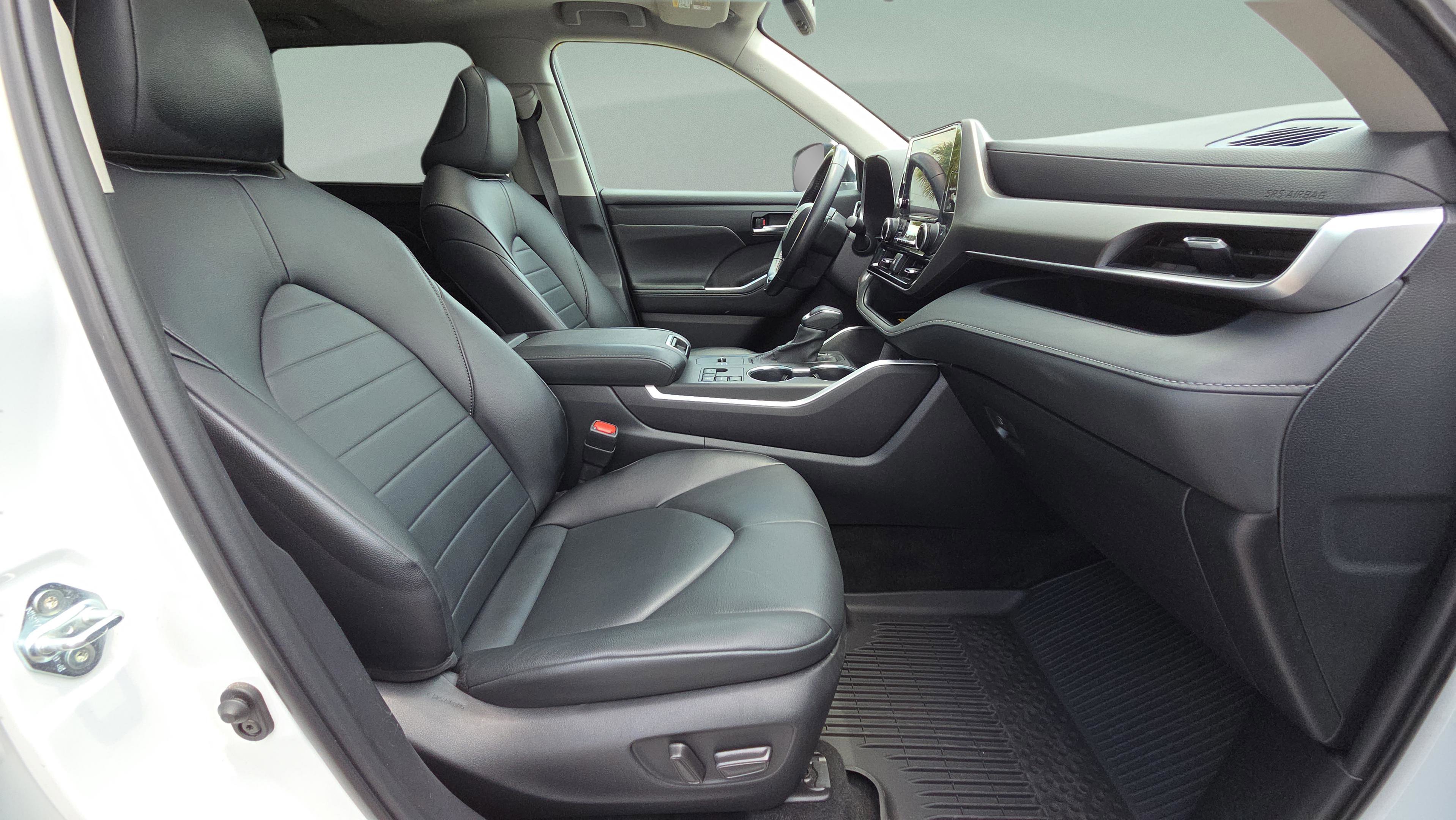 Certified 2024 Toyota Highlander XLE FWD image 18