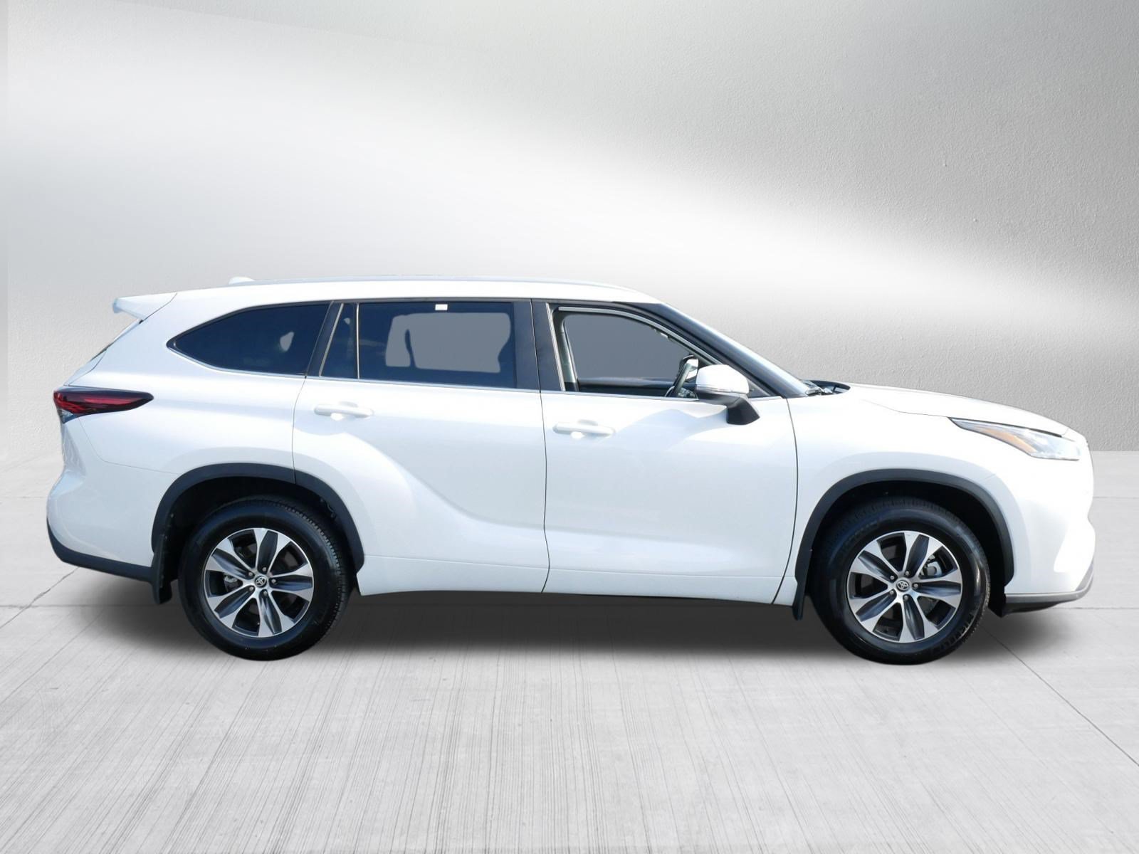 Certified 2026 Toyota Highlander XLE AWD/4WD image 8