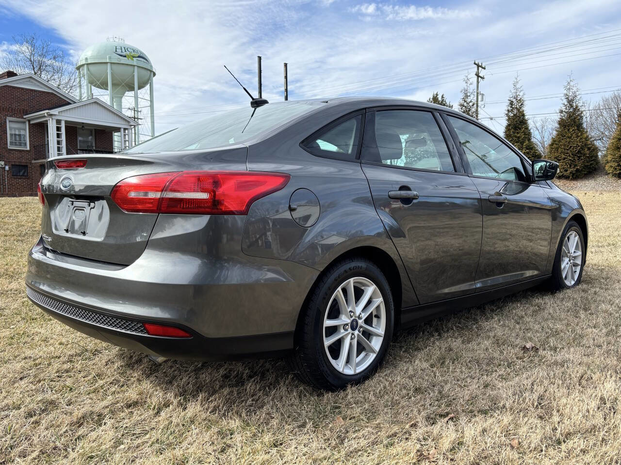 Used 2017 Ford Focus SE image 4