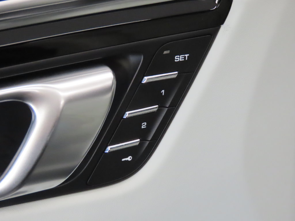 Certified 2023 Porsche Macan S AWD/4WD image 35