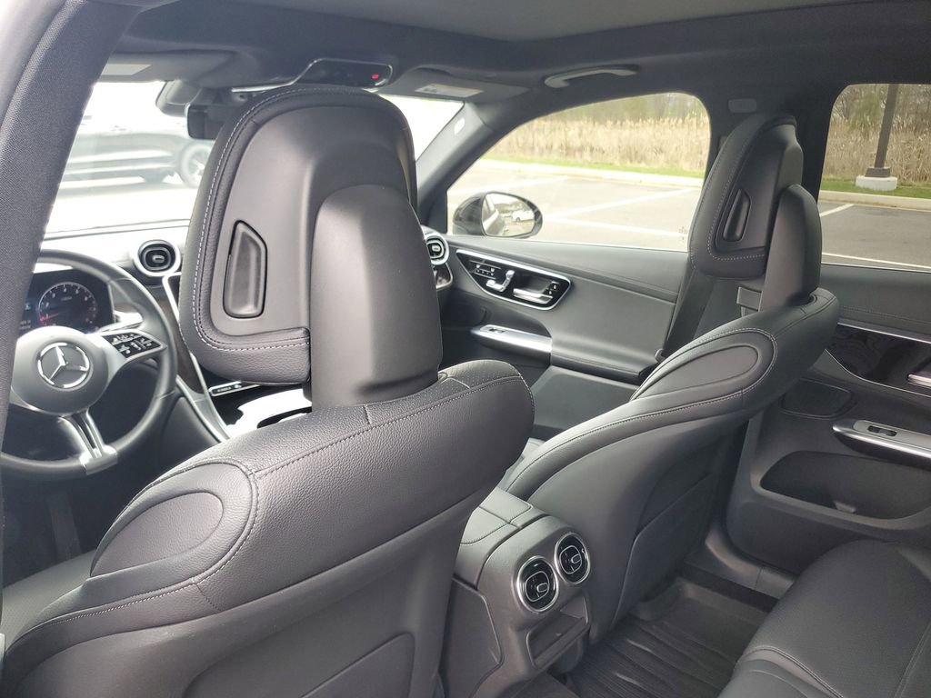 Used 2025 Mercedes-Benz GLC 300 4MATIC image 28
