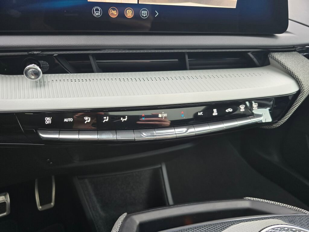 New 2026 Cadillac Optiq Luxury 2 image 29