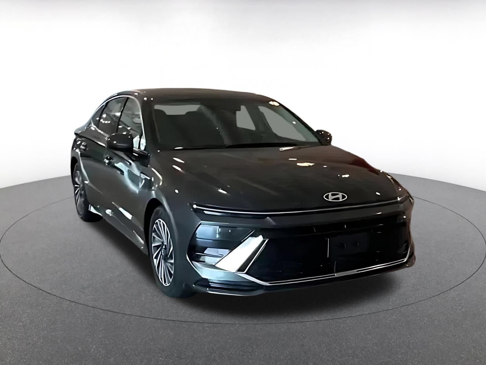 Used 2025 Hyundai Sonata SEL FWD image 2